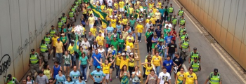 Manifestantes vão às ruas de Goiânia pedir impeachment de Dilma