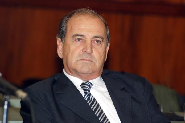 José Essado: ações contra drogas e oposição 