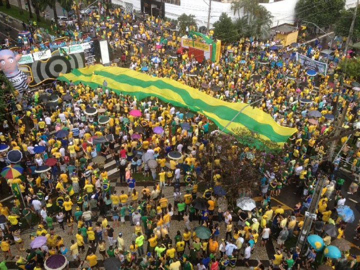 Manifestantes vão às ruas de Goiânia em protestos contra o governo Dilma Rousseff e fim da corrupção